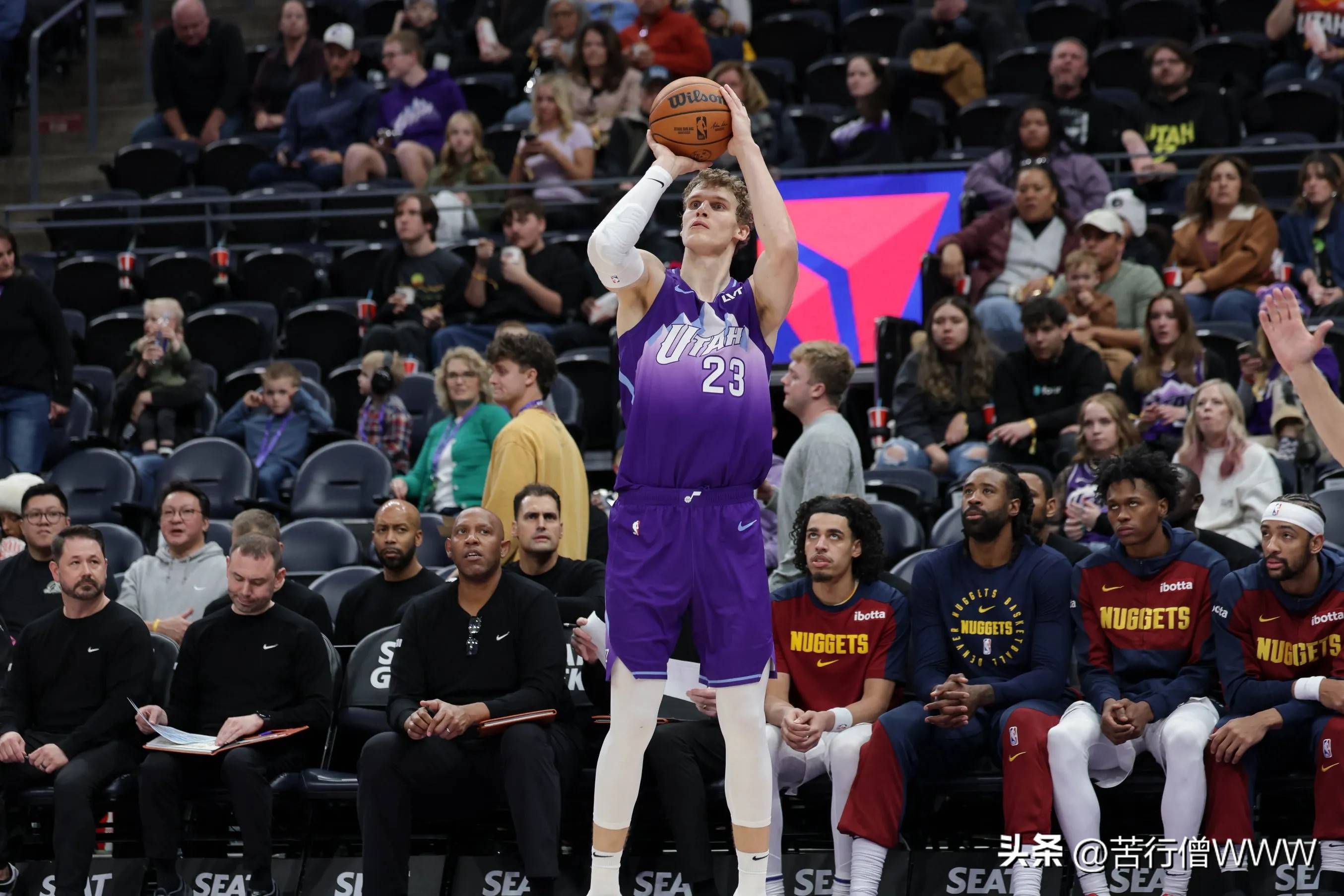 爵士狂砍巴特勒分，关键时刻神级表现迎来新赛季高光！